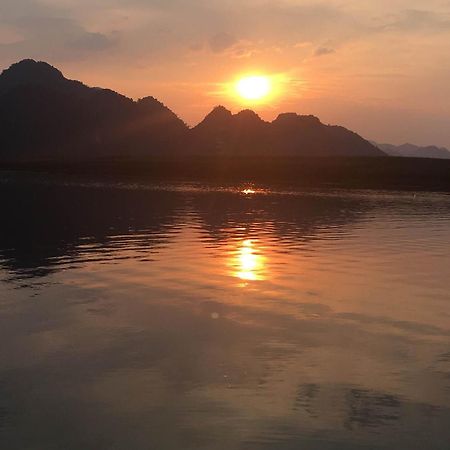 Thien Phu Hostel Фонгня Экстерьер фото