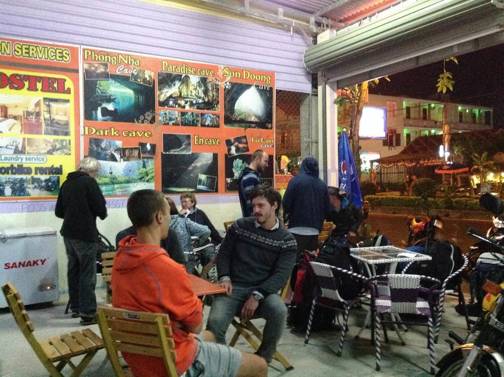 Thien Phu Hostel Фонгня Экстерьер фото