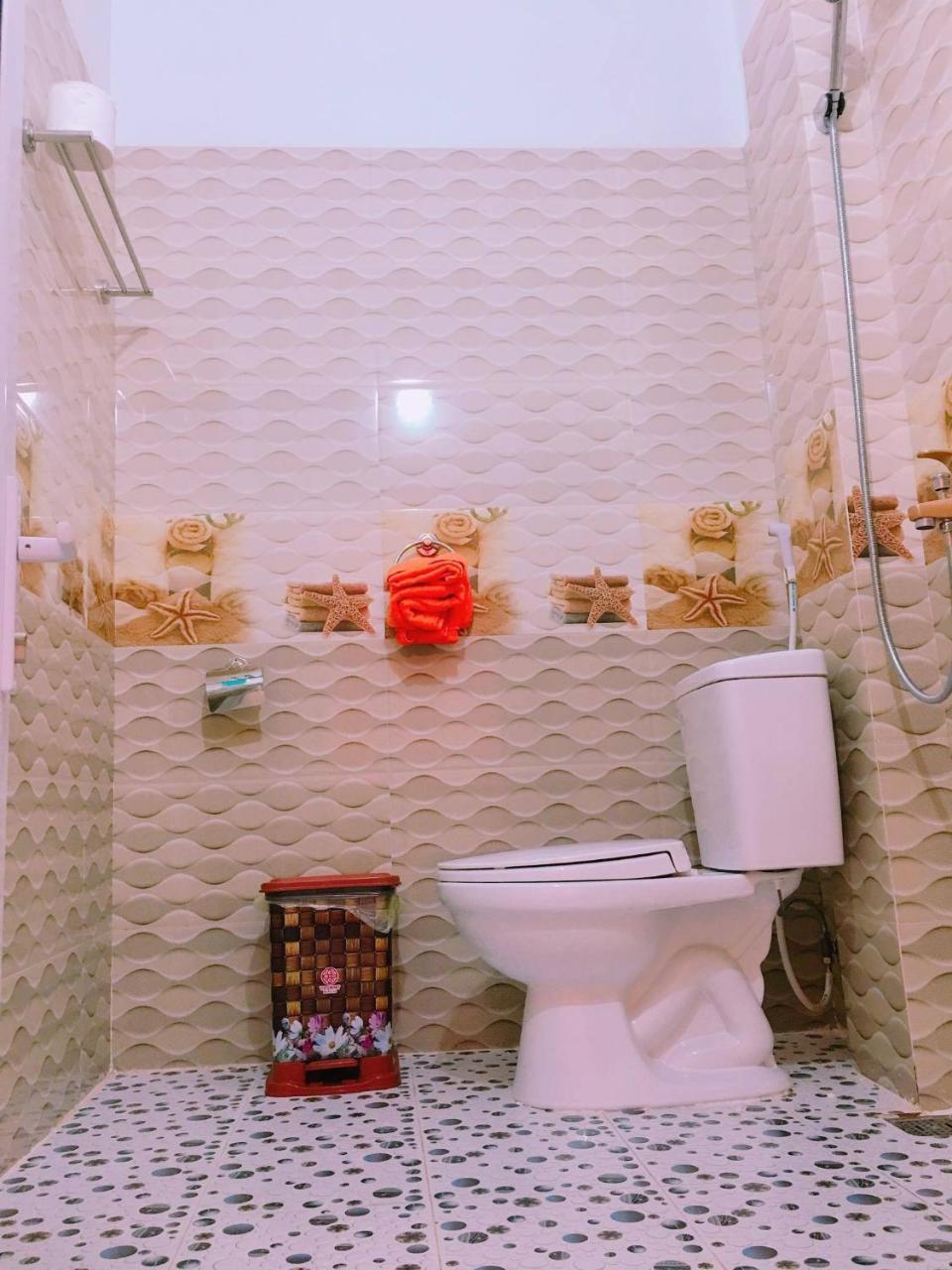 Thien Phu Hostel Фонгня Экстерьер фото