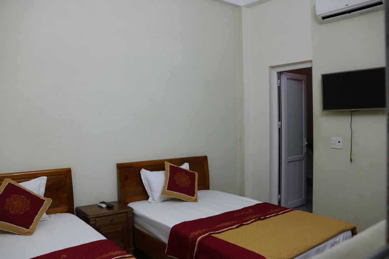 Thien Phu Hostel Фонгня Экстерьер фото
