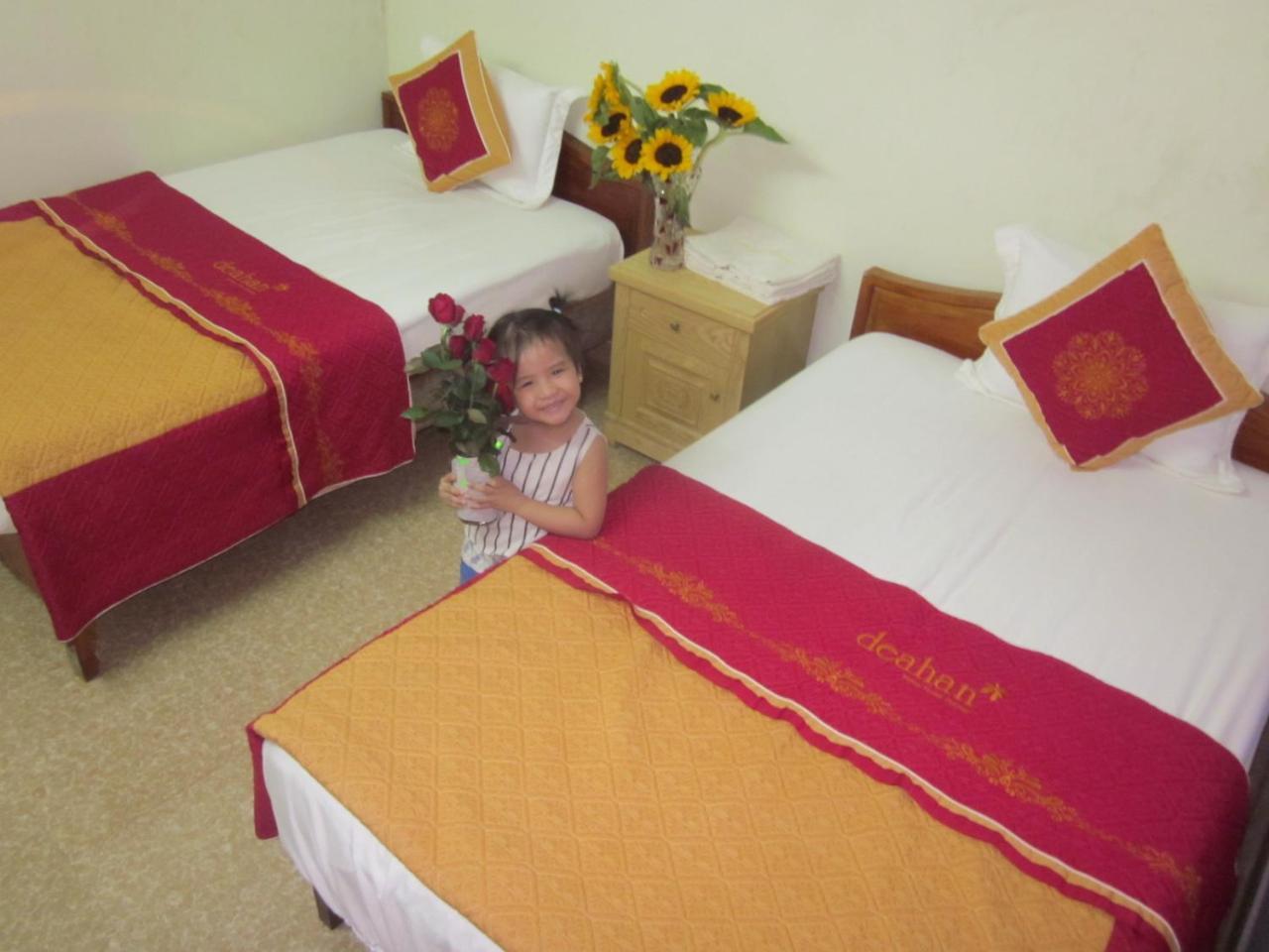 Thien Phu Hostel Фонгня Экстерьер фото